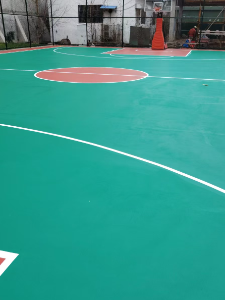 兴仁 球场长期使用易出现地面开裂